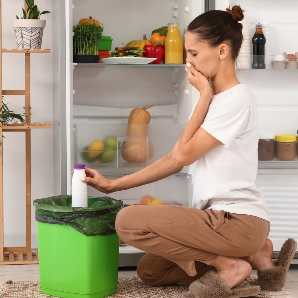 ①賞味期限が切れた食品