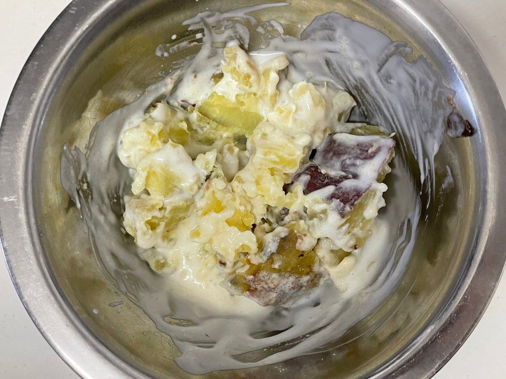 焼き芋ヨーグルトサラダ