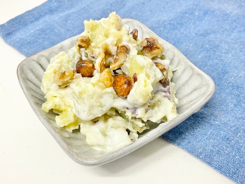 焼き芋ヨーグルトサラダ