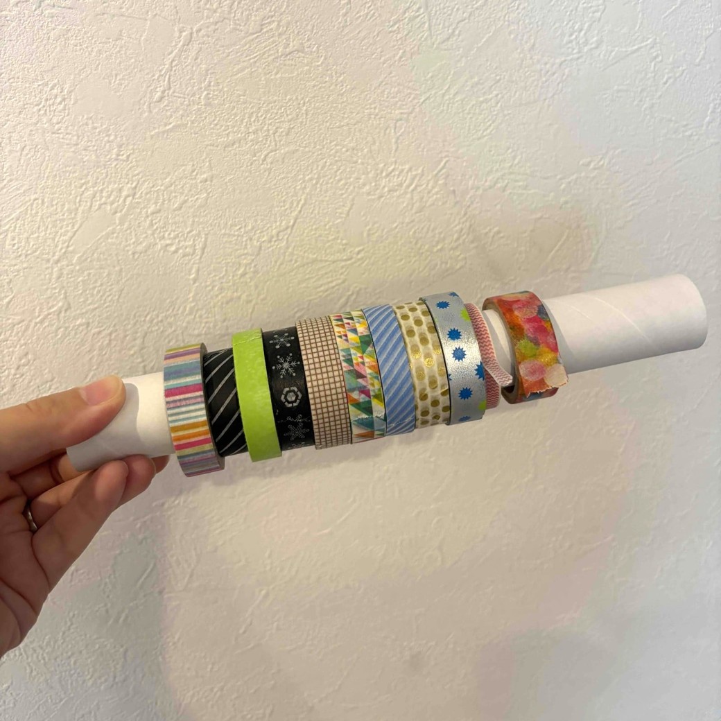 ラップの芯にマスキングテープを通したところ