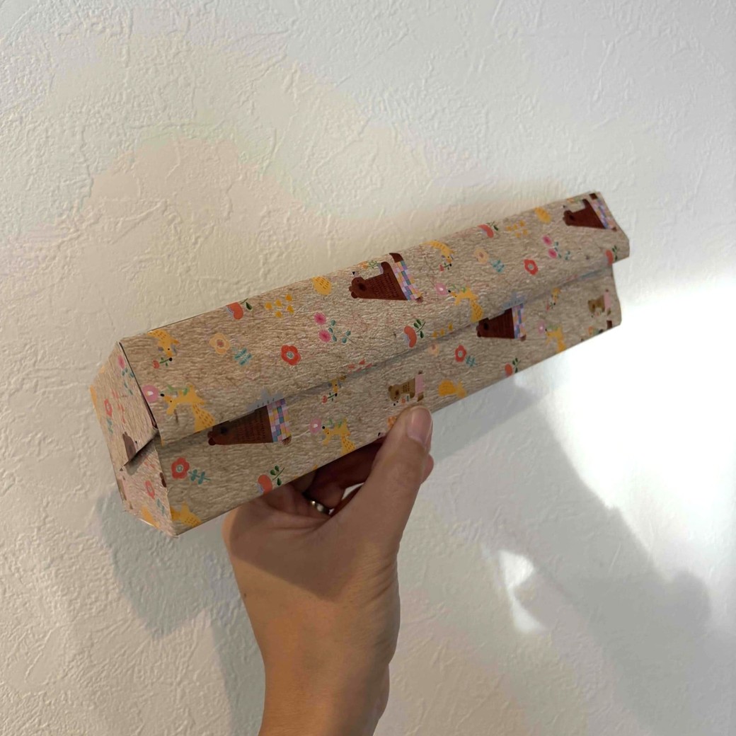 空き箱をラッピングペーパーで飾ったところ