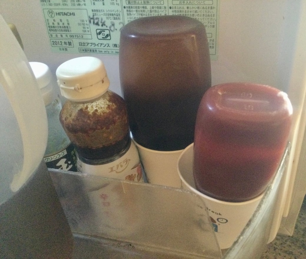 紙コップにソースを収納