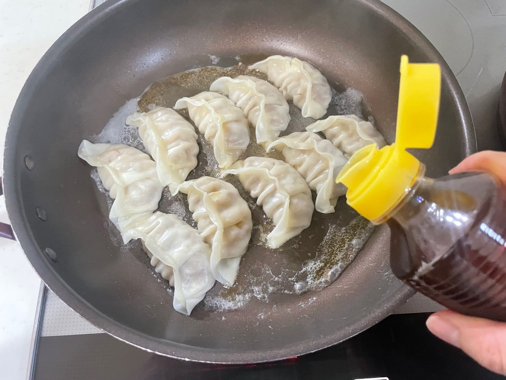 仕上げにごま油を回しかける