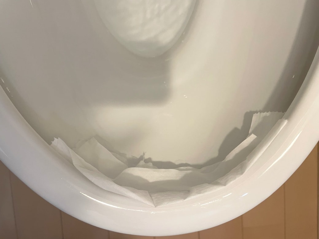 トイレットペーパーで湿布する