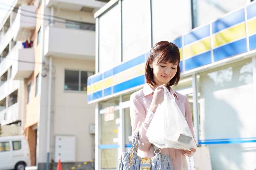 ③毎日のようにコンビニへ行く