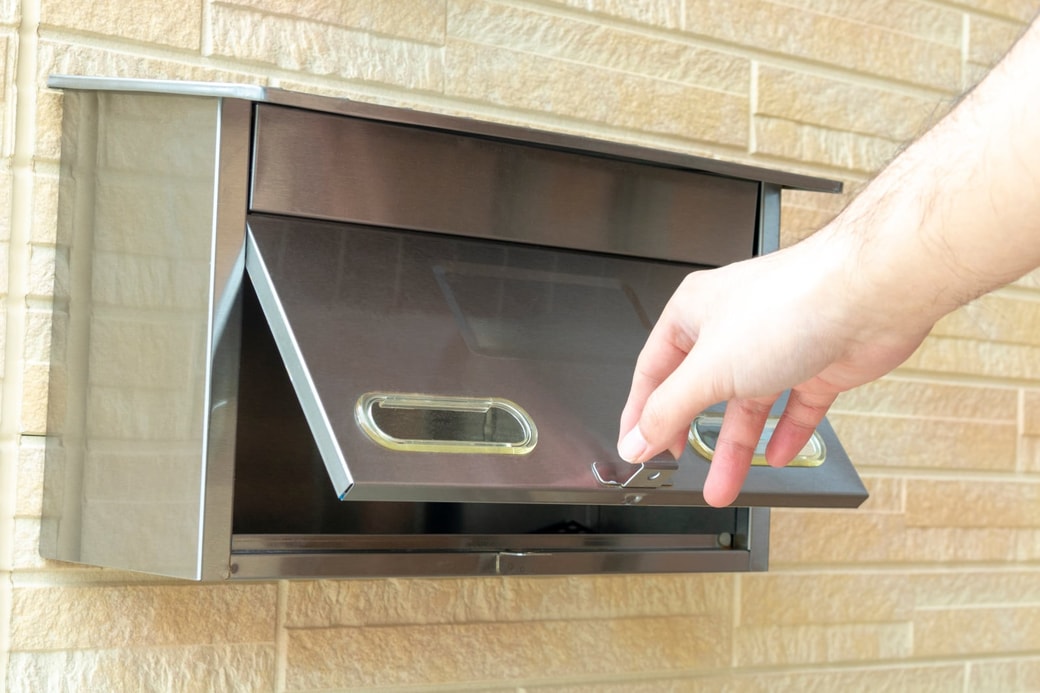 玄関で見落としがちな掃除スポット①ポスト