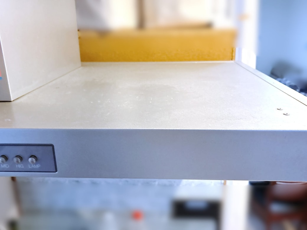 ②レンジフードの上