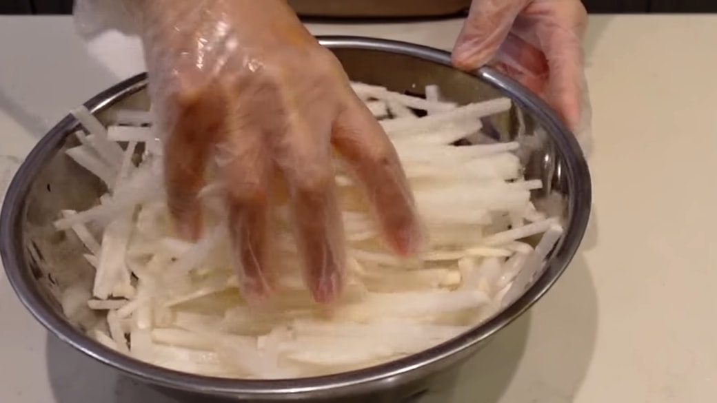 大根の水分を出す人