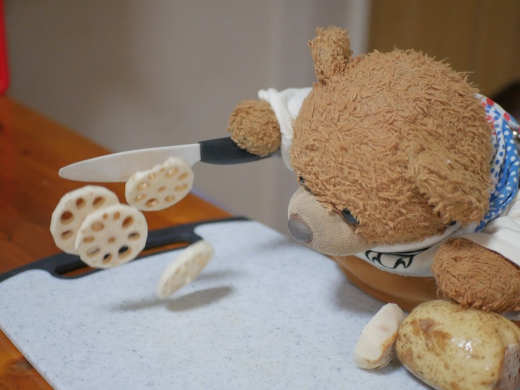 レンコンを切るくまくん