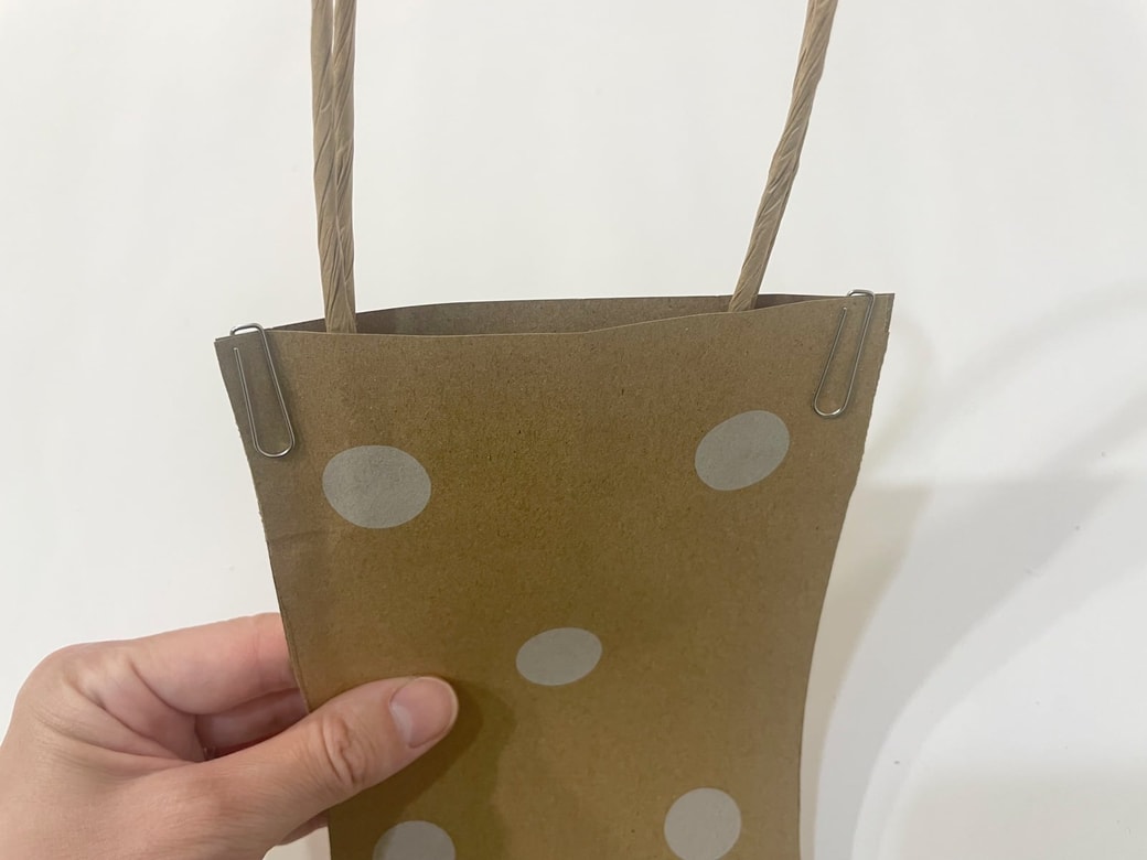 開口部はクリップなどで固定してつける