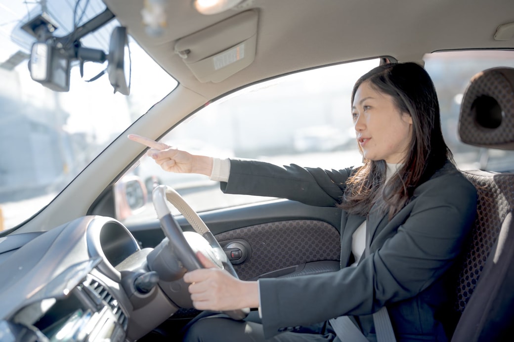 停止後は左右の確認を