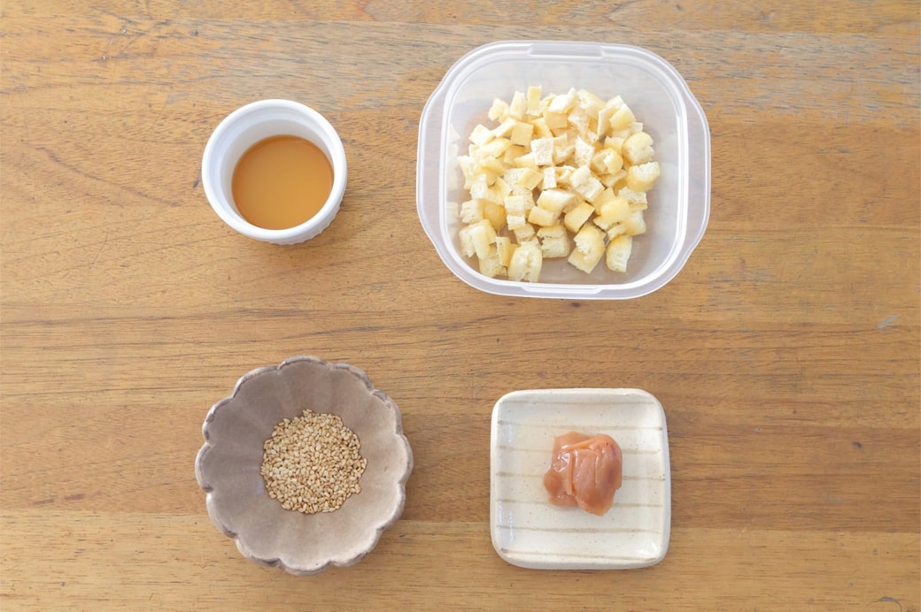 「梅とあぶら揚げのおにぎり」