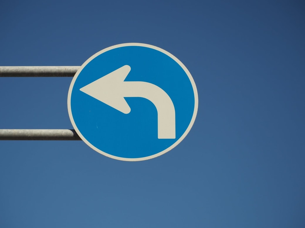 指定方向外進行禁止の標識