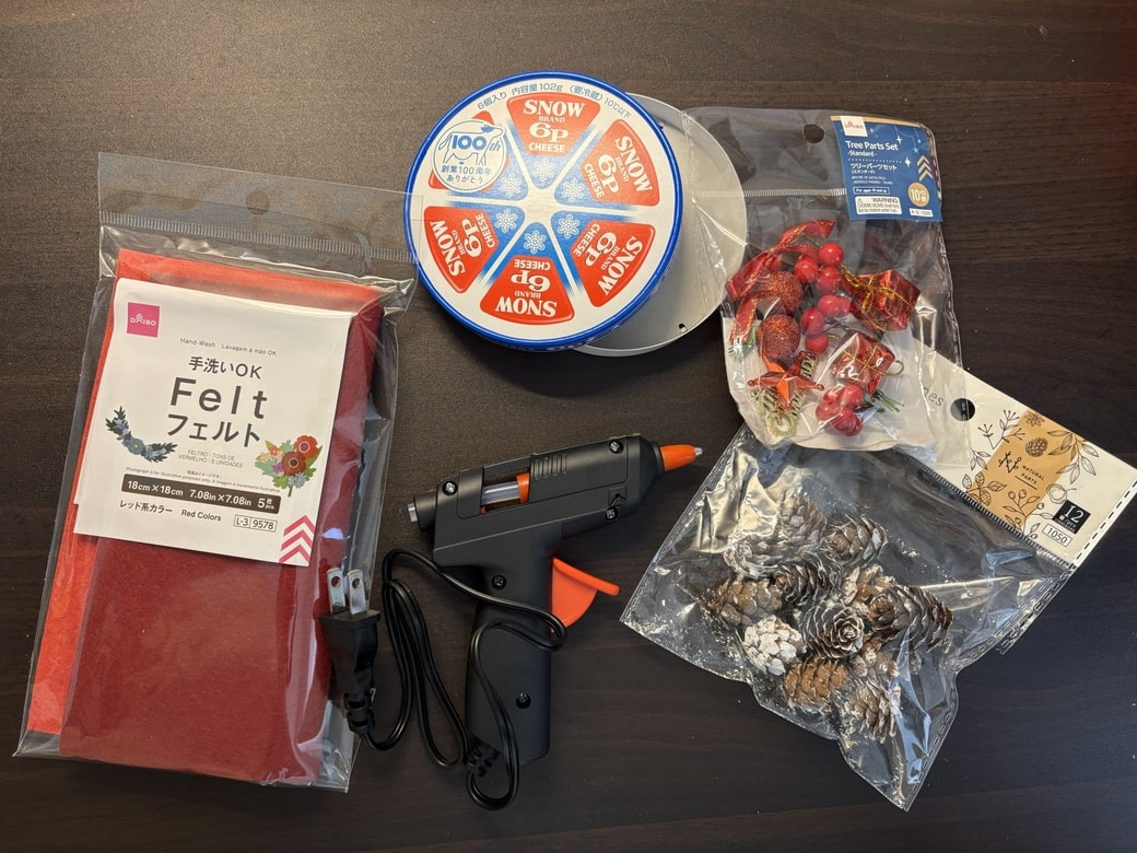 チーズの空き箱、フェルト、グルーガン、装飾