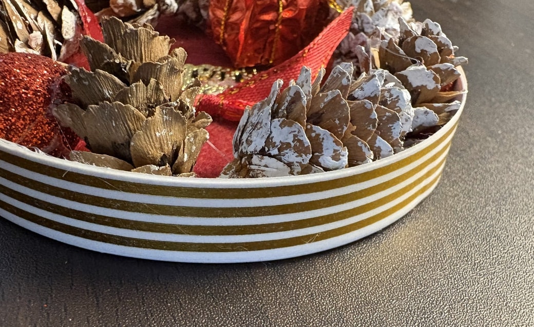 側面にマスキングテープを貼った様子