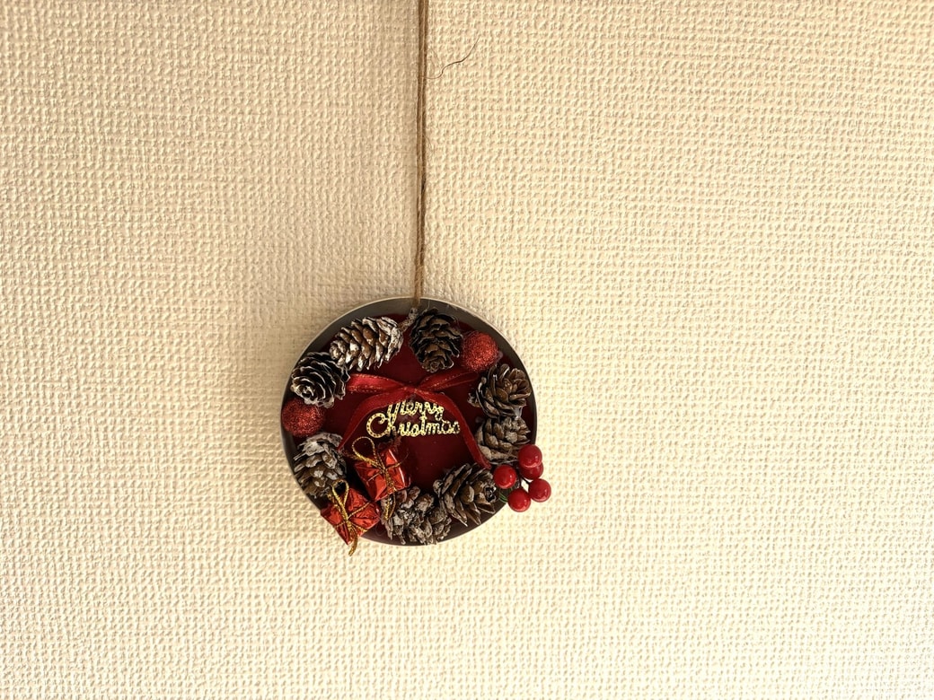 季節を楽しむ手作りインテリアの完成。6Ｐチーズのリース