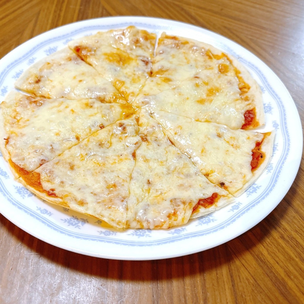 トマトソースとチーズだけのシンプルなピザもおいしい