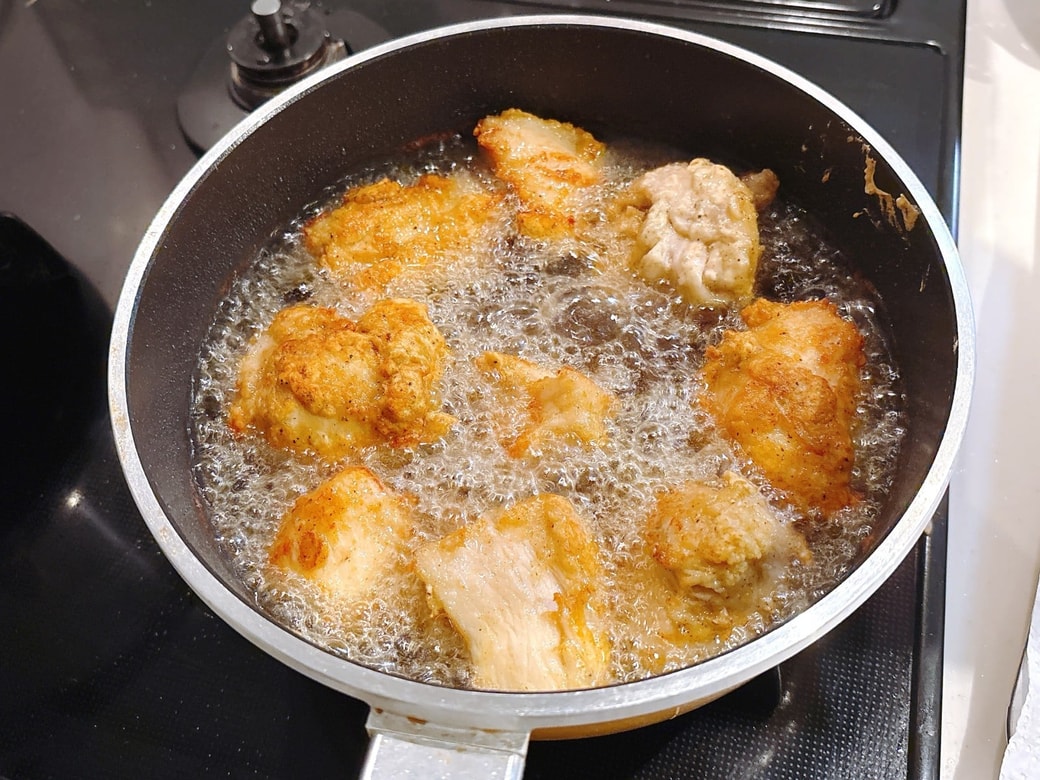 油で揚げる