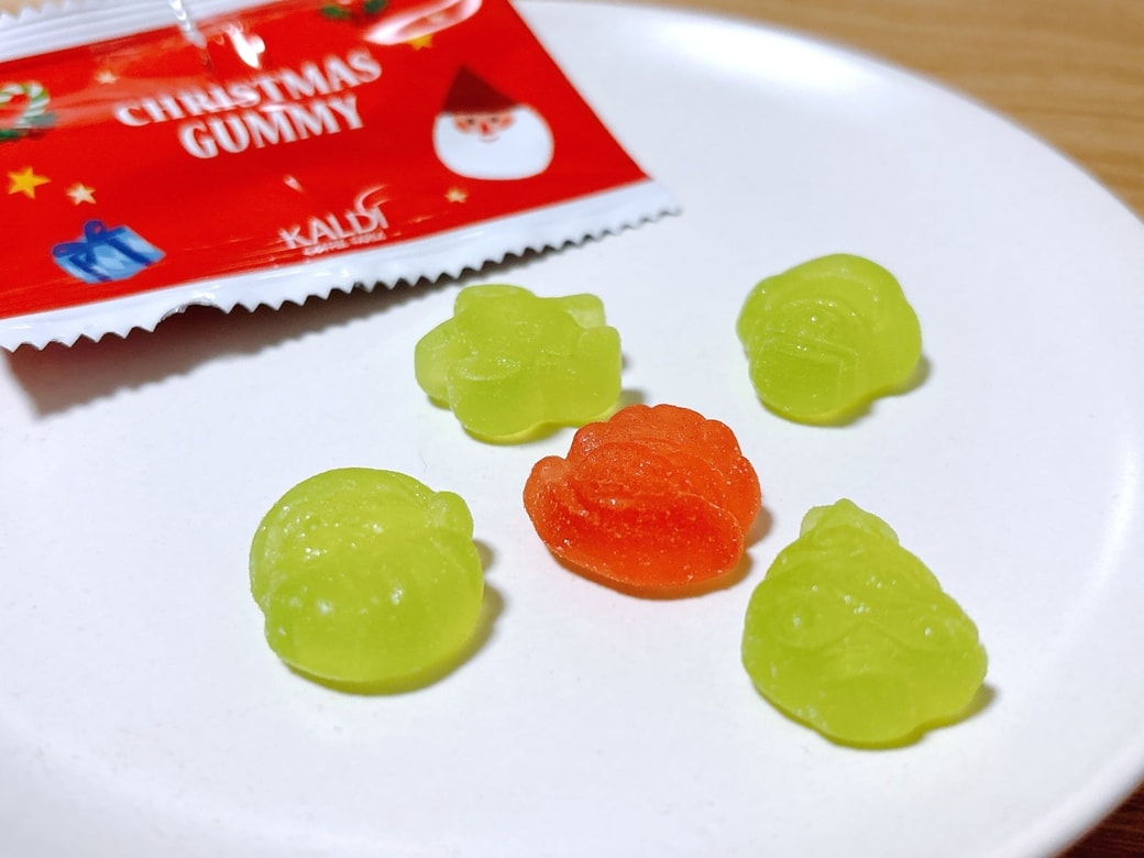 2色のクリスマスモチーフのグミがかわいい