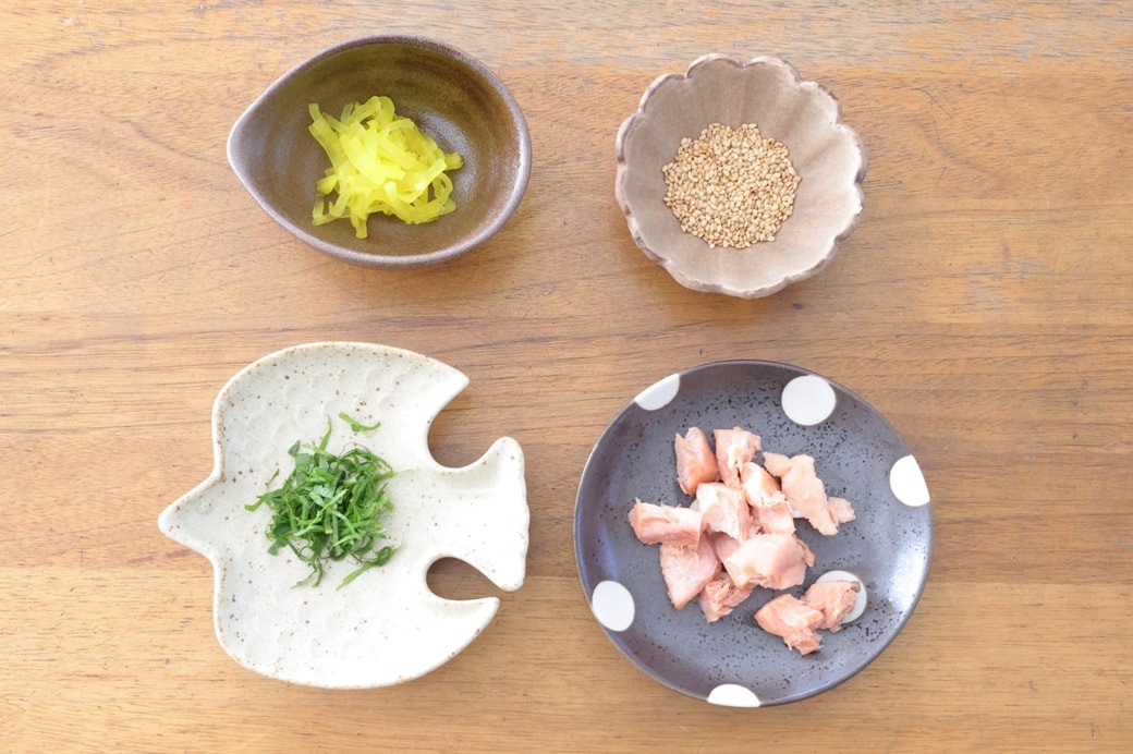 「鮭とたくあんと大葉のごまおにぎり」