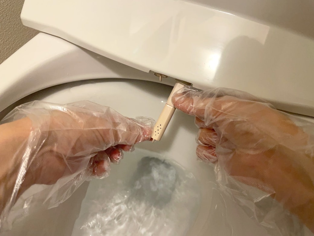 ウォシュレットノズルを引き出す