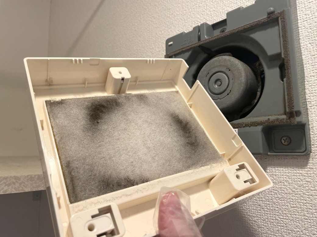 換気扇カバーを外す