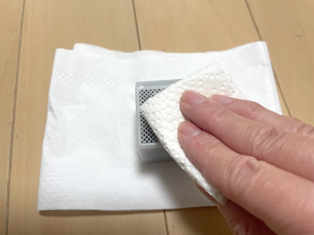 汚れを拭き取る