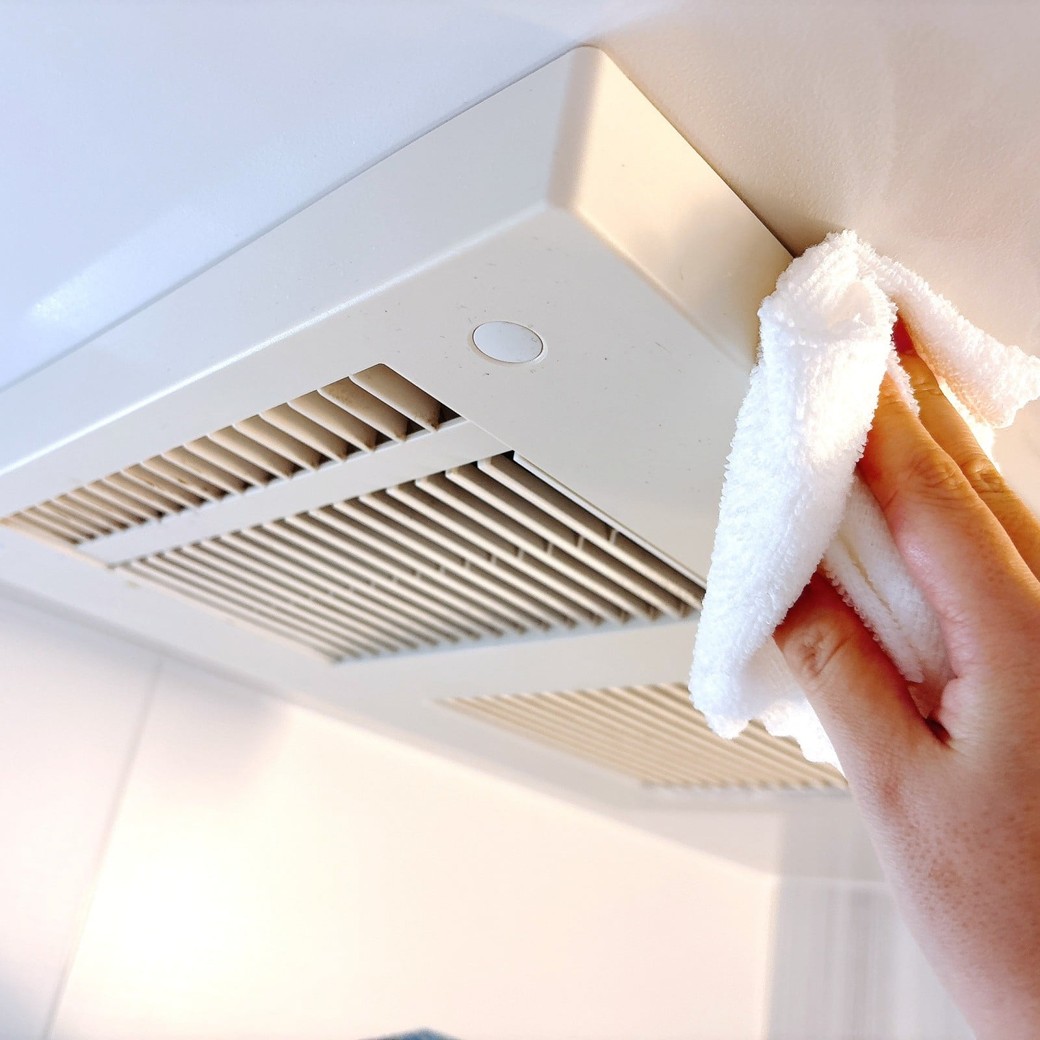 カバーを水拭きする