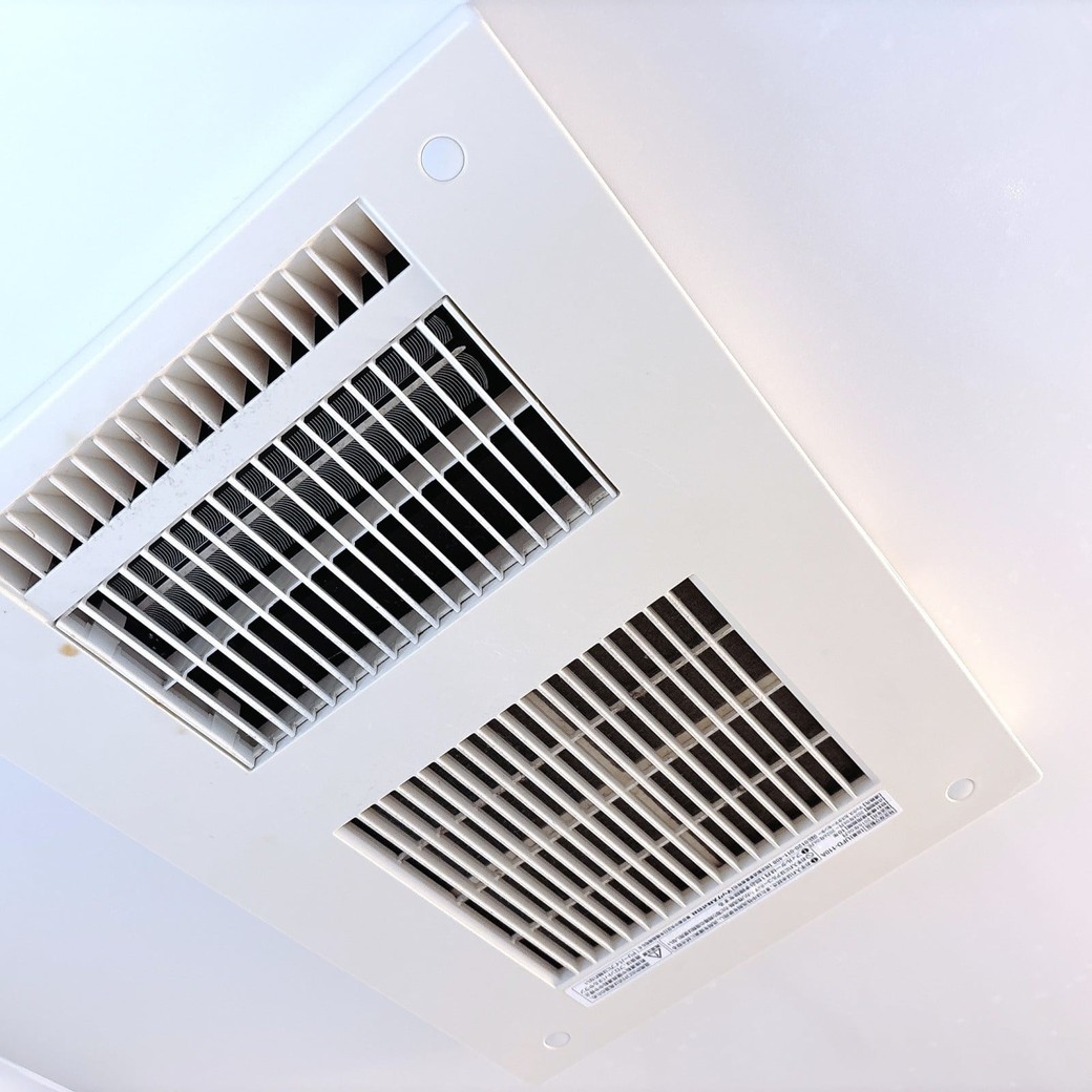 掃除前の浴室乾燥機