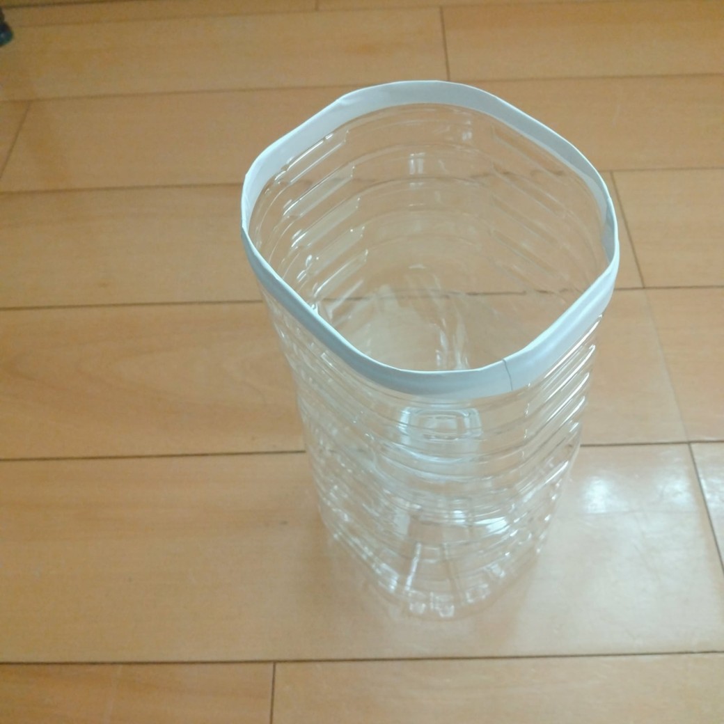 ペットボトルで作った折りたたみケース