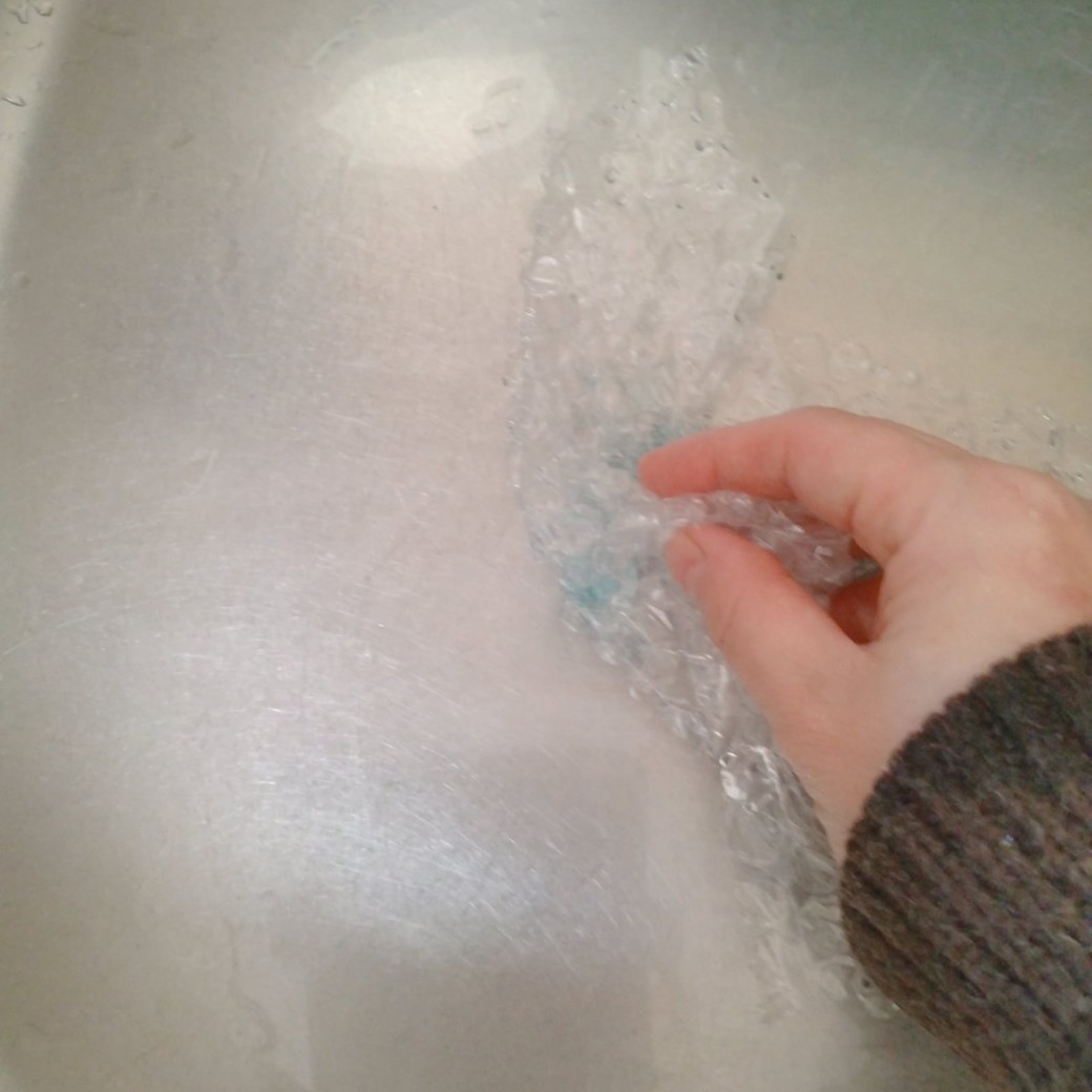 プチプチをシンクの掃除に使う人