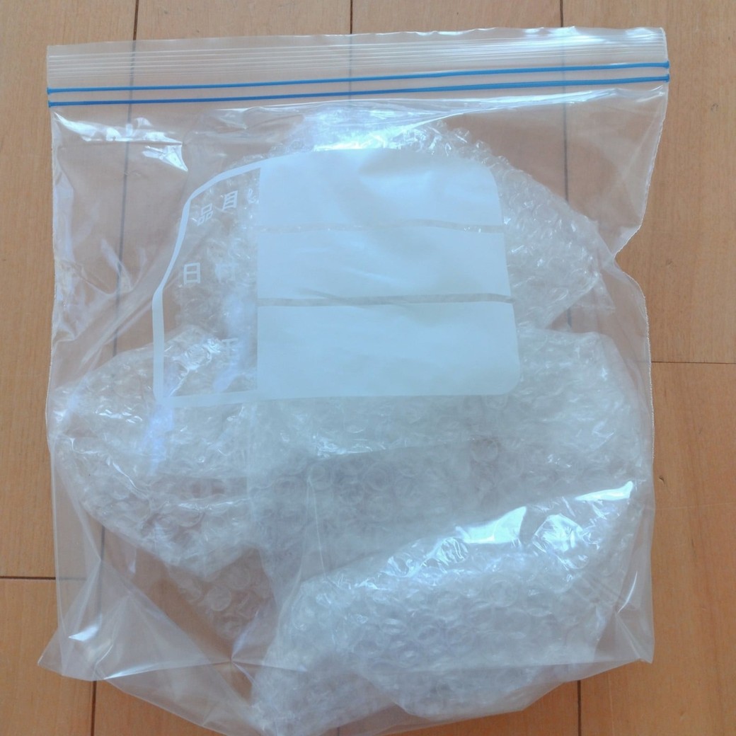 プチプチを入れた保存袋