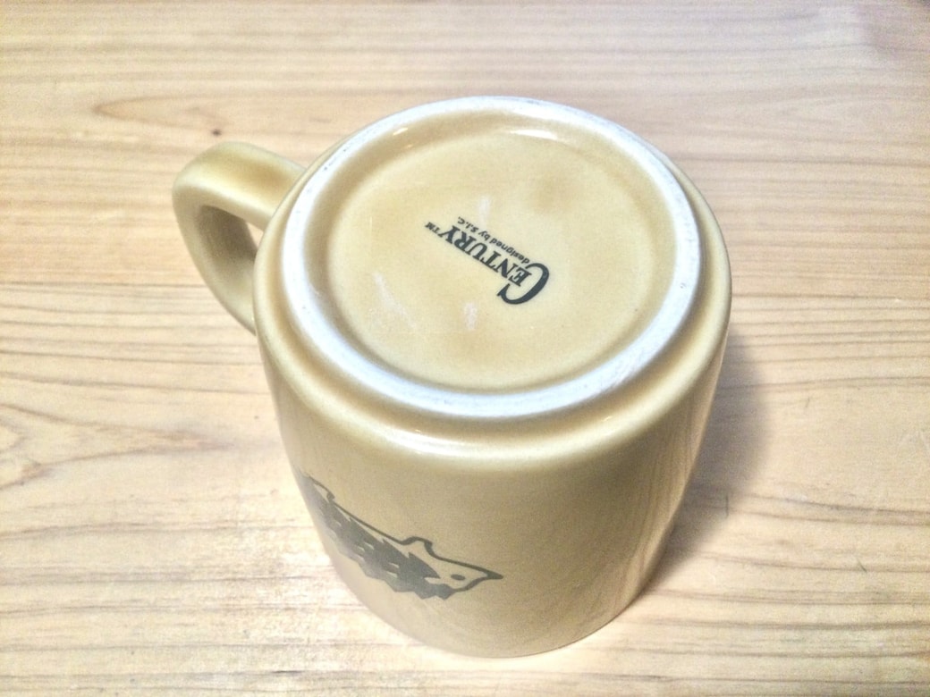陶器のマグカップ