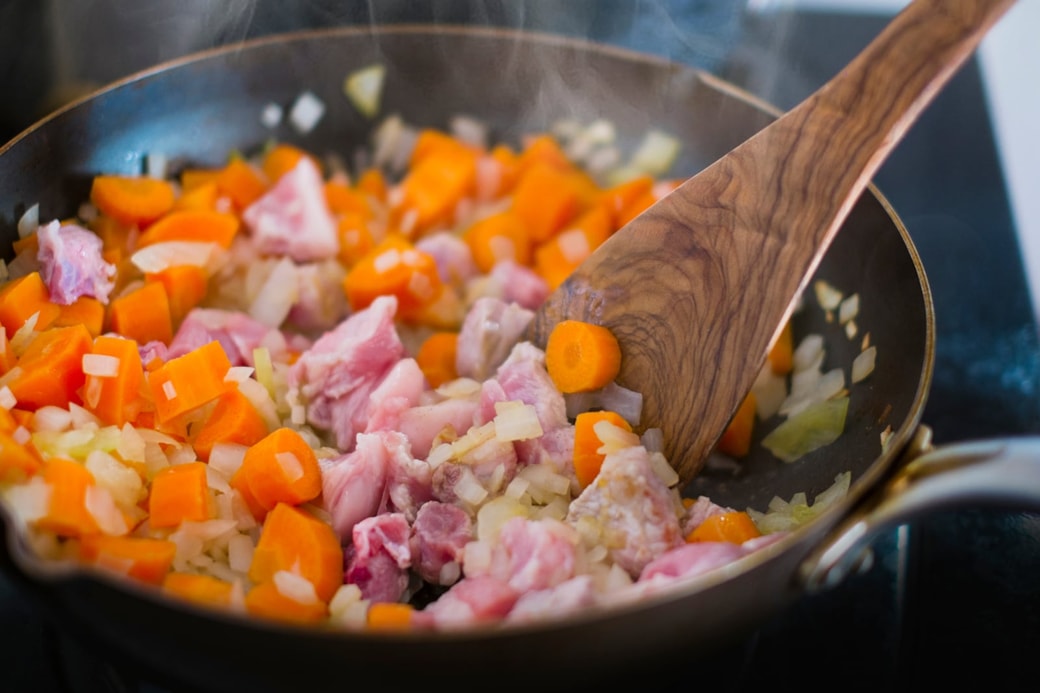 NG①火を使って料理をする