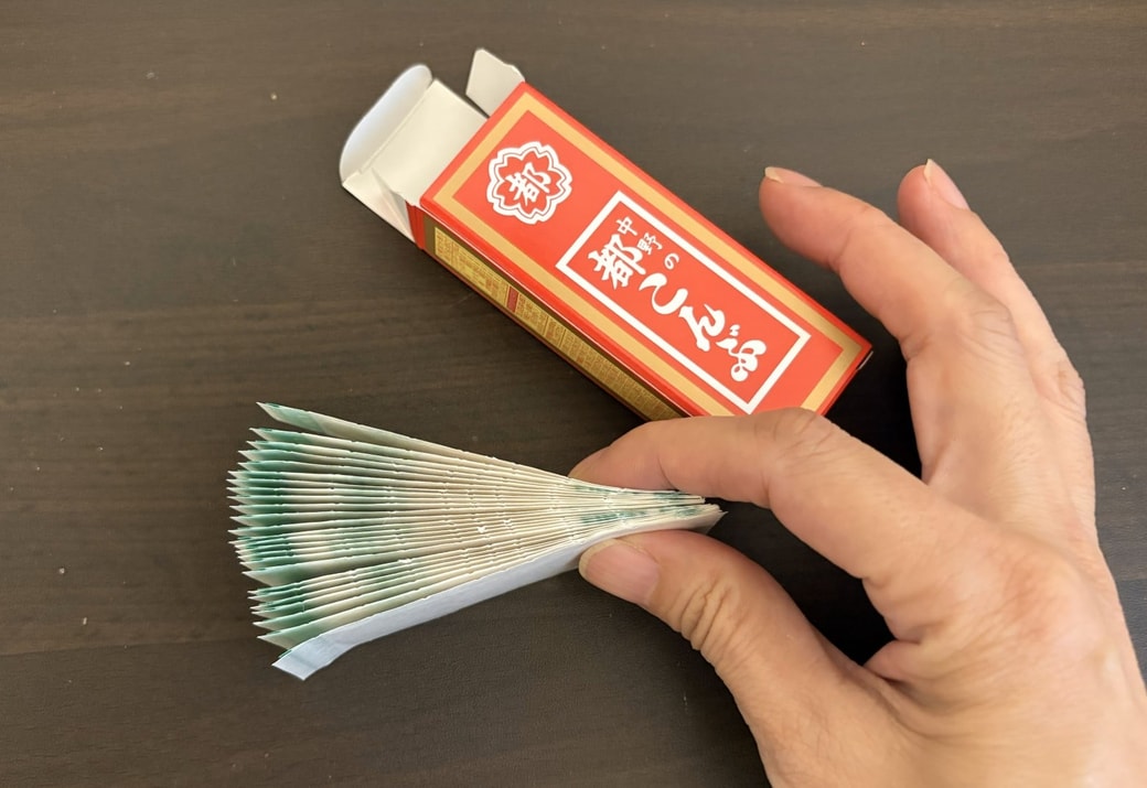 都昆布の空き箱と絆創膏25枚