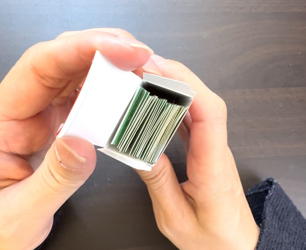 都こんぶの空き箱に絆創膏を入れた様子