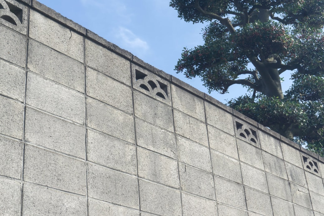 NG③ブロック塀のそばに逃げる