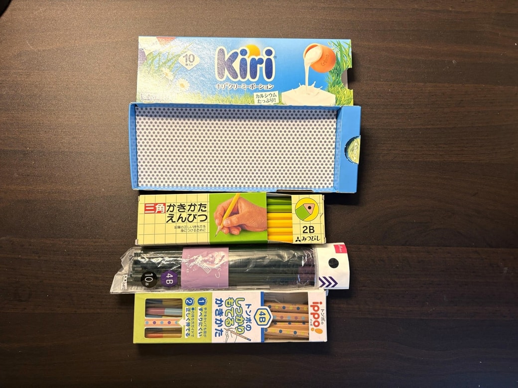キリの空き容器と鉛筆