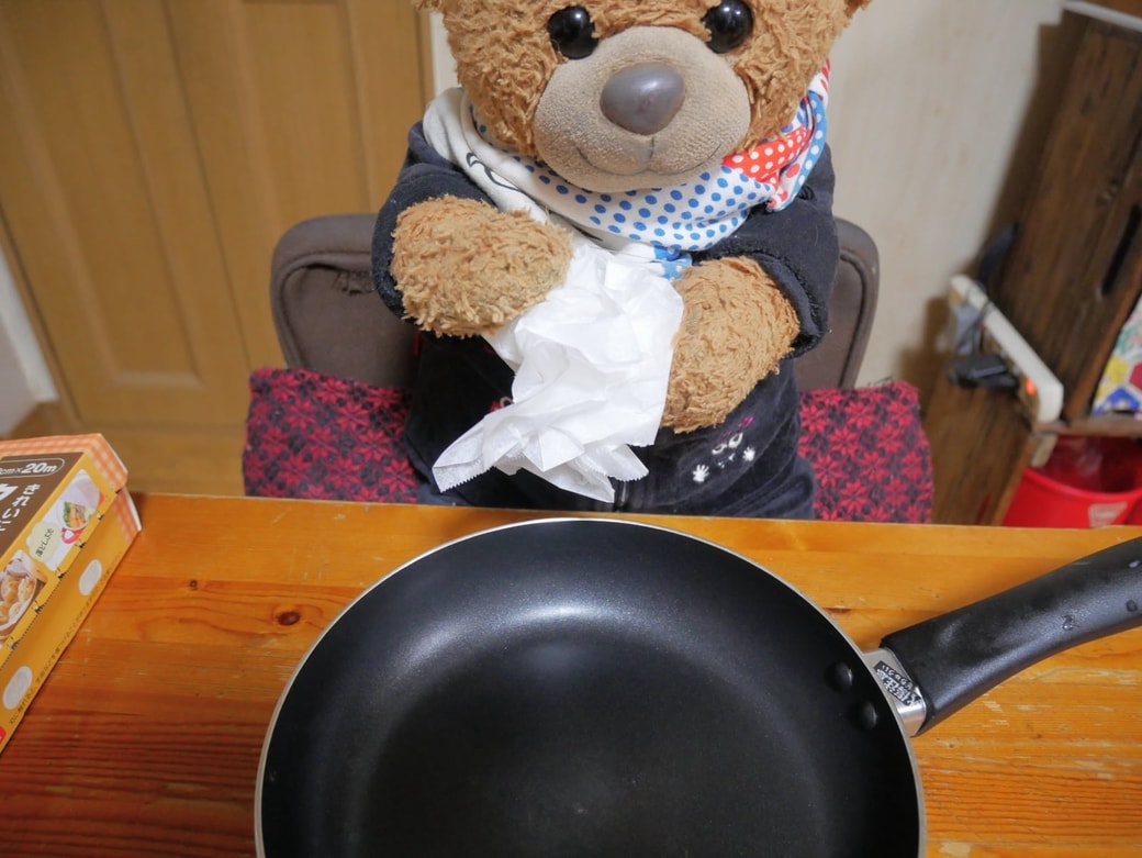 クッキングシートを丸める