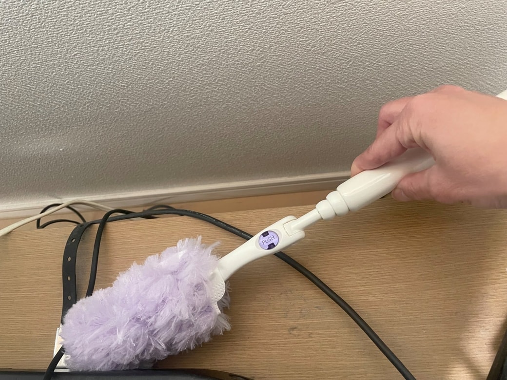 テレビの裏側の配線まわり