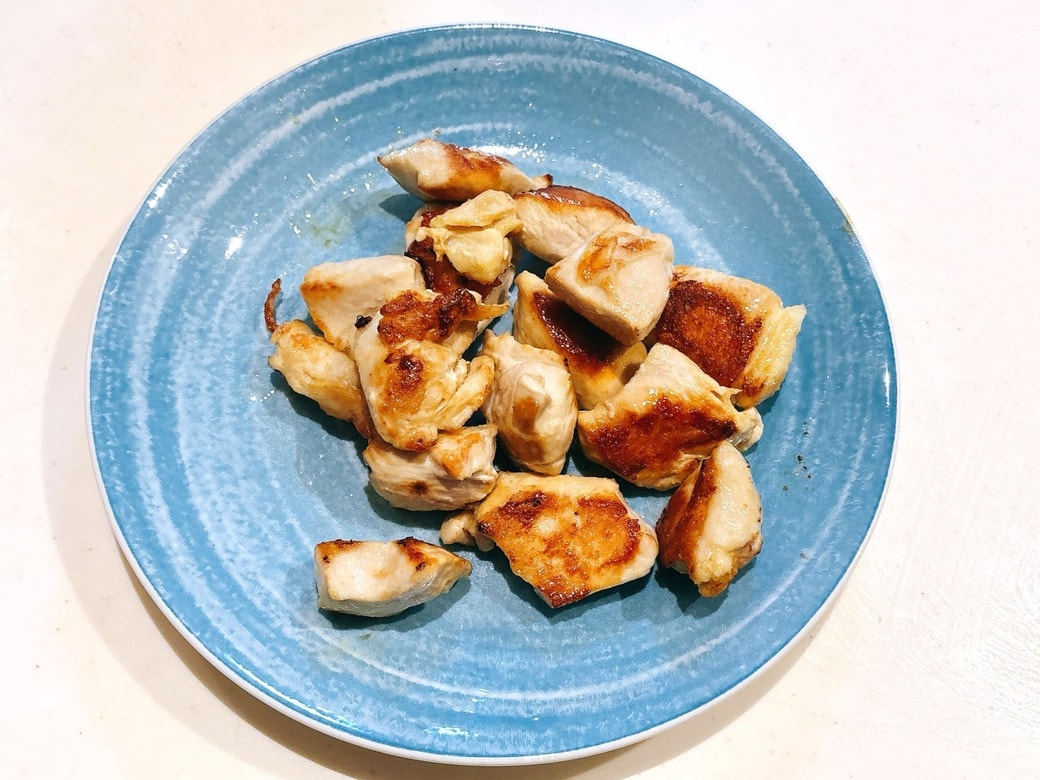 焼きあがった鶏むね肉