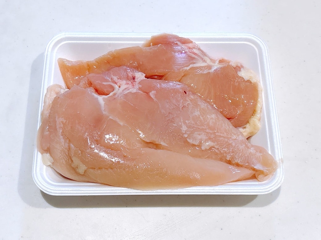 下処理前の鶏むね肉