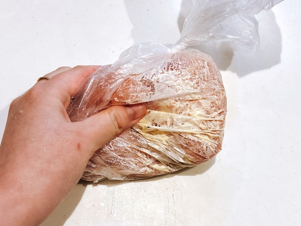 ポリ袋で揉み込む