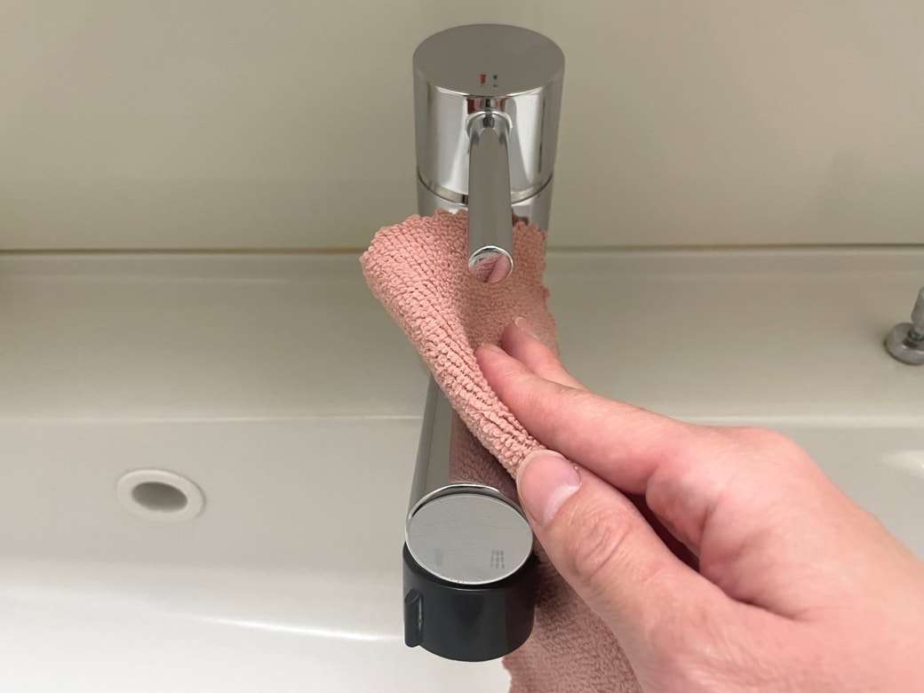 「蛇口まわり」の拭き掃除に