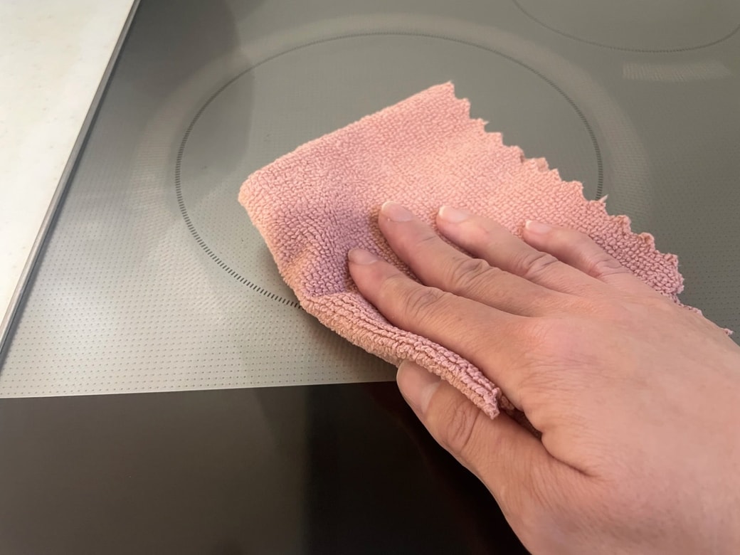 「キッチンの油汚れ」の拭き掃除に