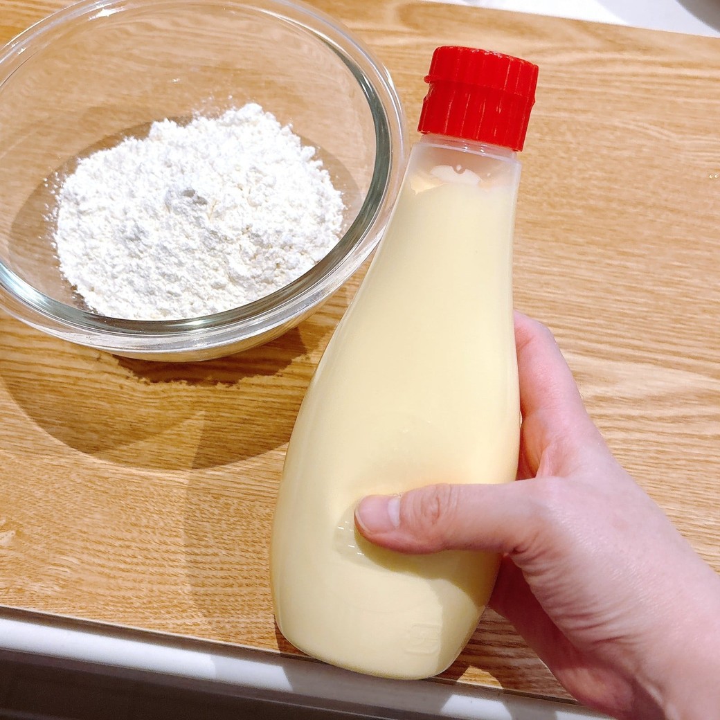 衣にマヨネーズを加える