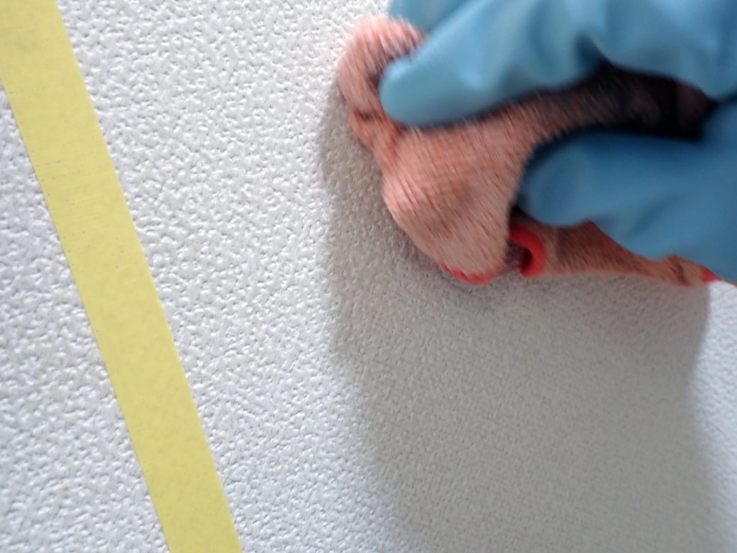 軽くポンポン叩くように