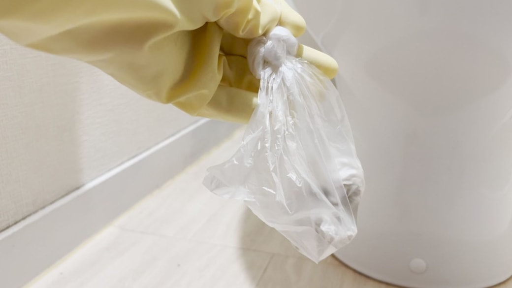 ポリ袋に入れて捨てる