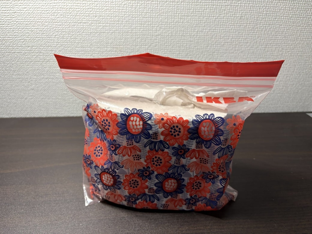 トイレットペーパーをジップロックに入れた様子