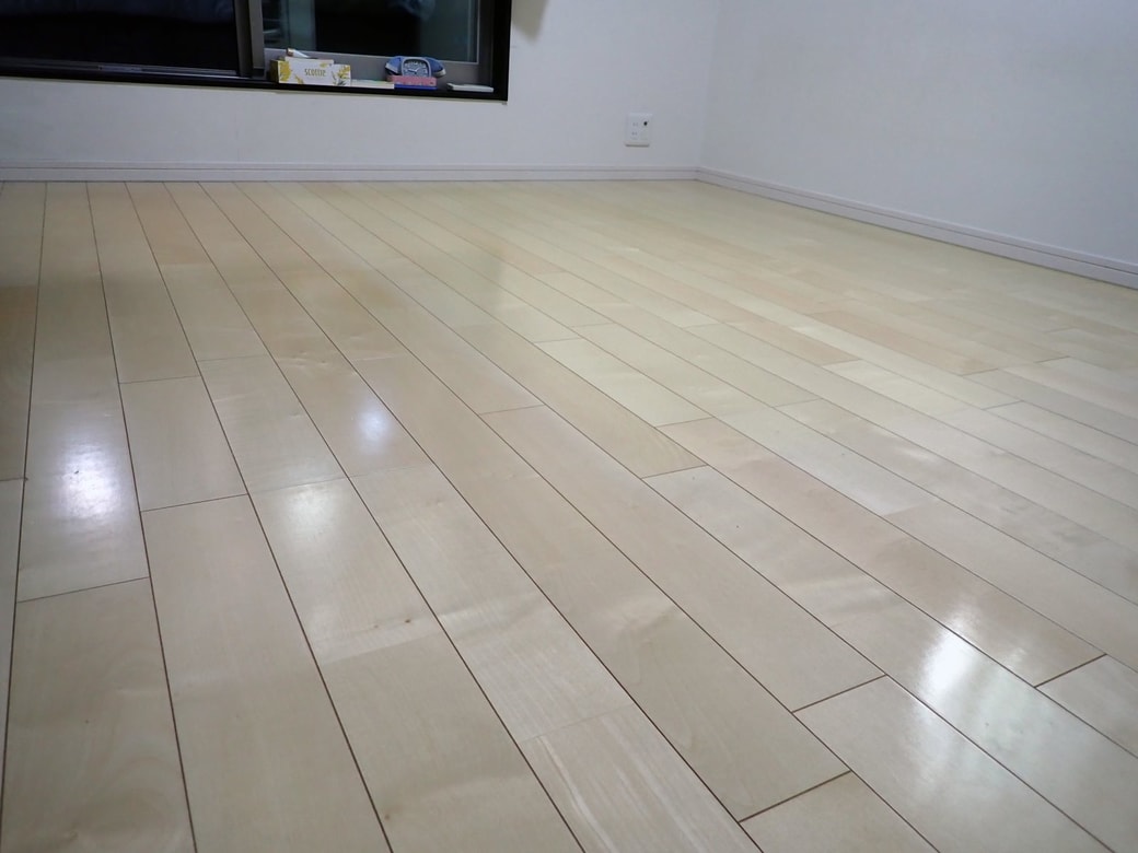 掃除後のフローリング